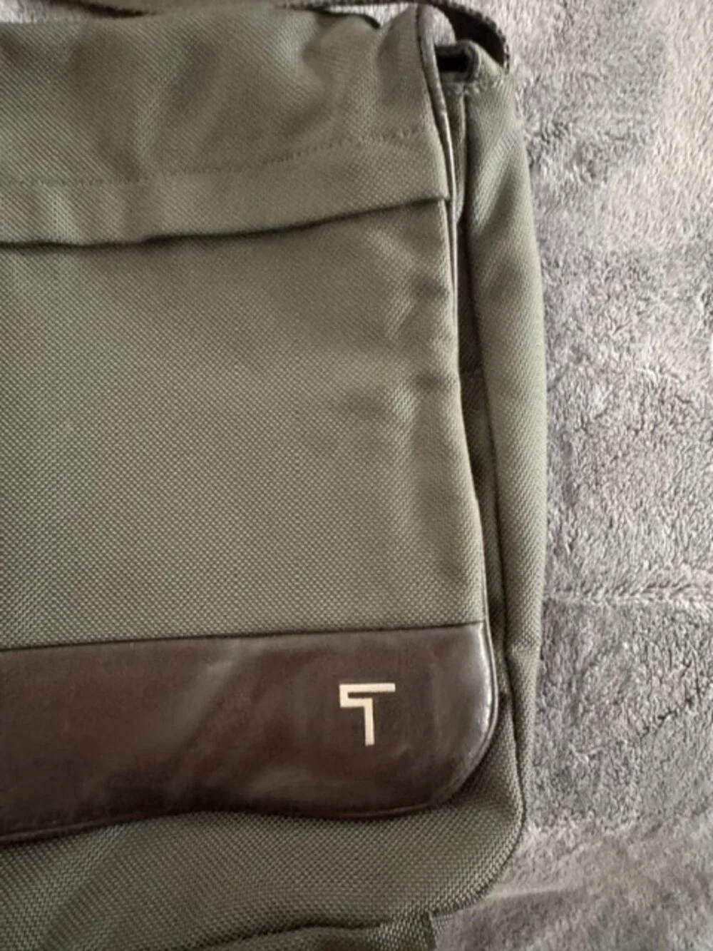 TUMI MESSENGER/LAPTOP BAG